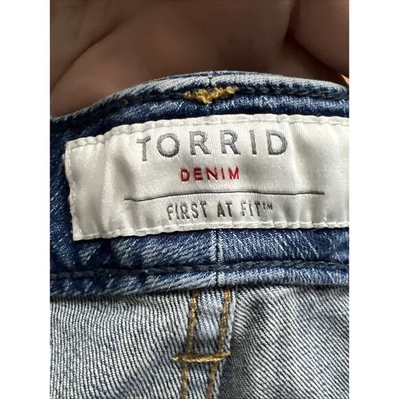 Torrid Denim Womens Shorts Size 24 Distressed Stretch Plus Size Measures 43x5 - Picture 5 of 10